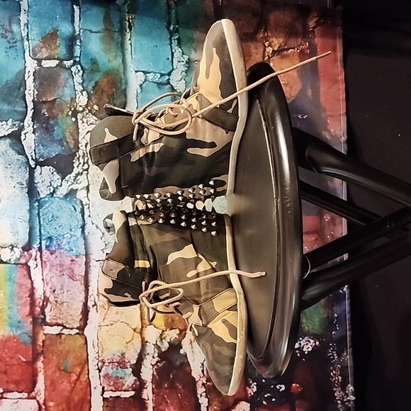 🔥Hidden Wedge Spike Studded Camo Sneaker Heels Alt-Fashion Punk AS IS - Picture 4 of 9